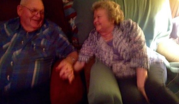  Ishin të martuar për 61 vjet, vdesin nga koronavirusi të kapur për dore