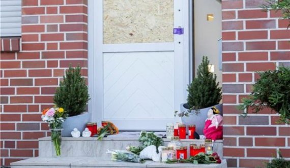 Pas tragjedisë së familjes kosovare, gjermanët vendosin lule tek dera e shtëpisë
