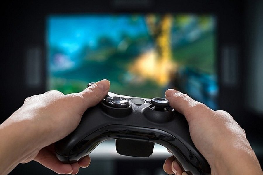 Djali harxhon 16 mijë dollarë në video-lojëra, nëna akuzon krijuesit e lojërave për ‘taktika grabitqare’