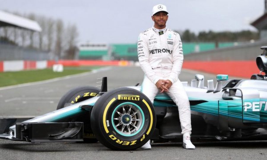 Zyrtare: Hamilton rinovon me Mercedesin