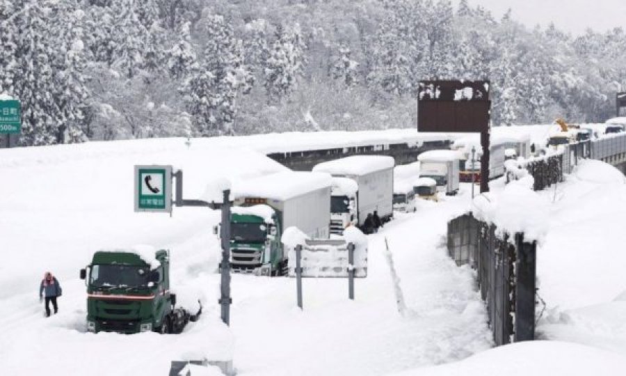 Mbi 1 mijë vetura bllokohen në këtë vend, mbesin në të ftohtë disa orë