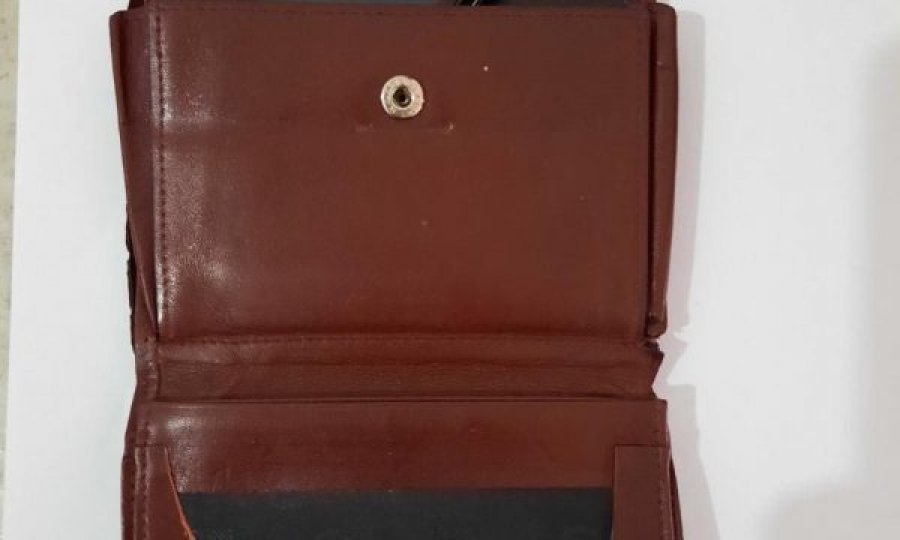 E kishte fshehur telefonin në kuletë për t’ia dërguar një të burgosuri, kapet oficeri korrektues