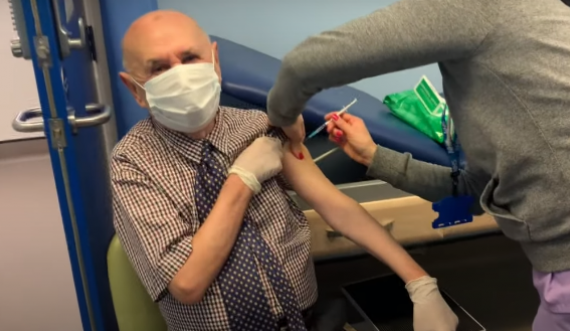  Gazetari i njohur tregon përvojën e babait të tij 83-vjeçar që u vaksinua kundër koronavirusit 