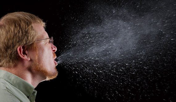 Mposhteni sezonin e teshtitjes me këto pesë ilaçe shëruese