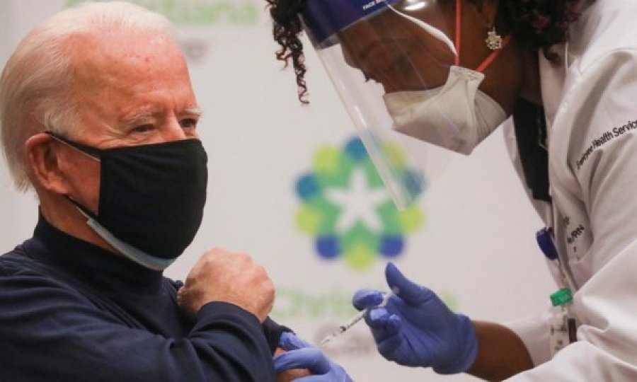Joe Biden u vaksionua kundër Covid-19 dhe transmetimi u bë drejtpërdrejt në televizion