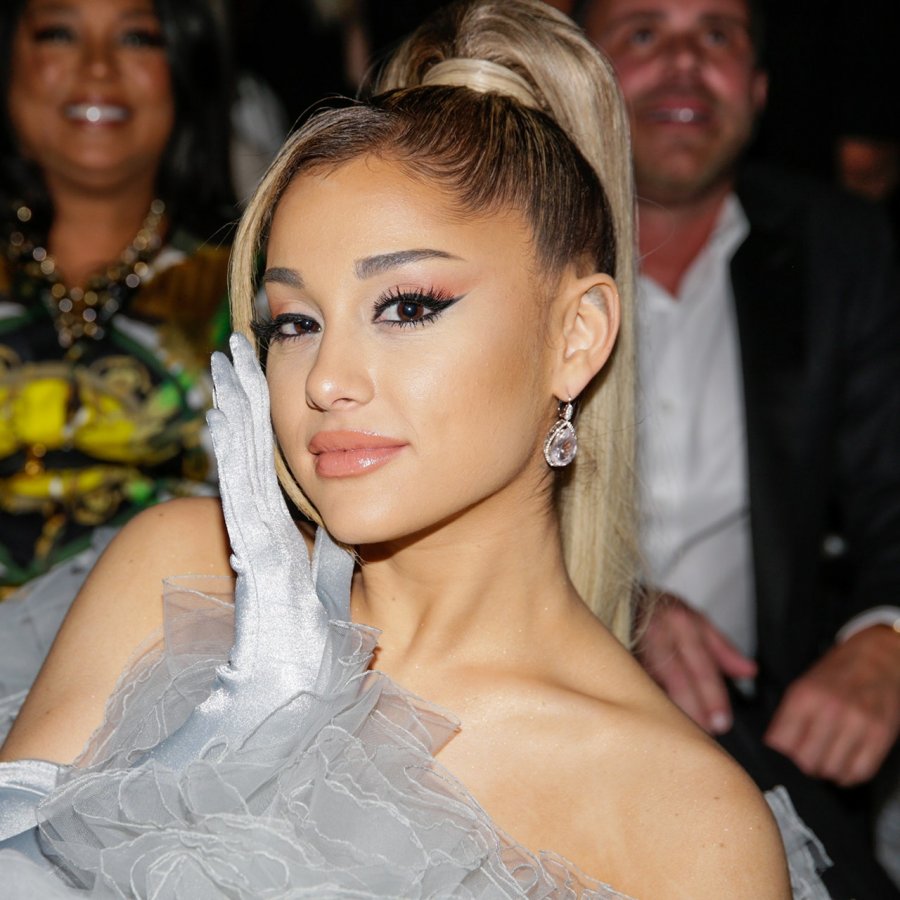 Fejohet Ariana Grande , por lajmi qëndron tek unaza