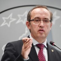 Një raport pozitiv i BE-së për Kosovën që u nxi vetëm për fajin e qeverisë së korruptuar të Avdullah Hotit