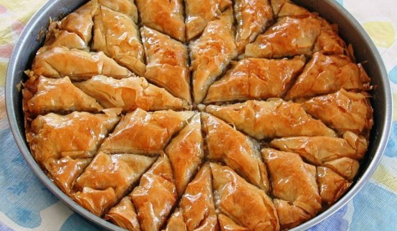 Receta e Cekës - Bakllavë me petë të gatshme