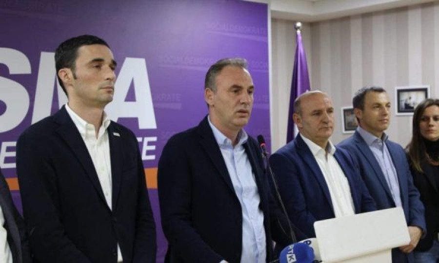 Mbi 50 ish-anëtarë të Nismës në Vushtrri i bashkohen AAK-së