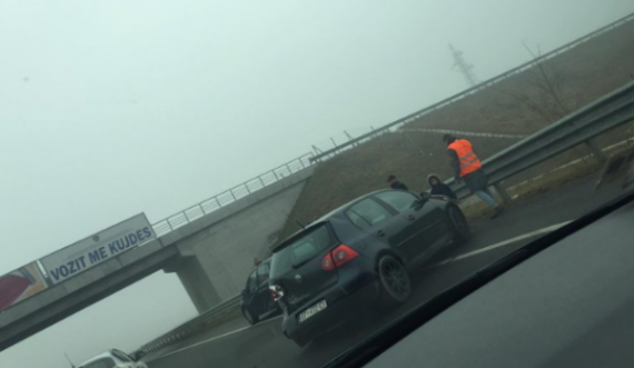  Aksident mes katër veturave në autostradën ‘Arbën Xhaferi’ 