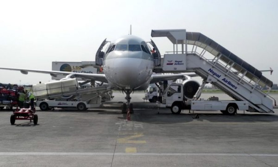 Avioni i dërgon pasagjerët në aeroportin e gabuar