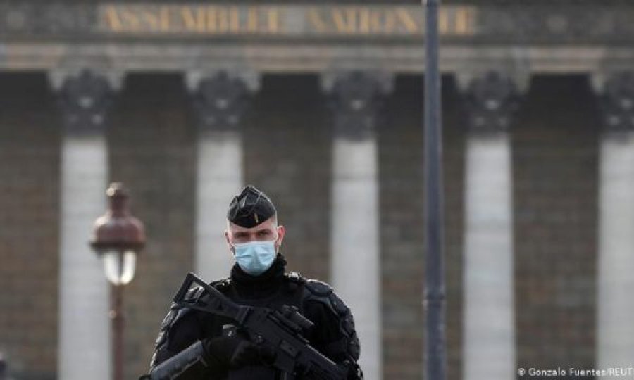 Gjendet i vdekur i dyshuari për vrasjen e tre policëve francezë