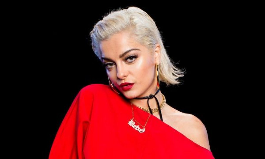 Bebe Rexha publikon foto duke urinuar