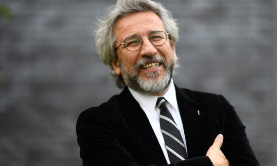  Turqia e dënon me 27 vjet burgim gazetarin me prejardhje shqiptare, Can Dündar 