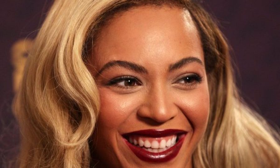 Beyonce ndihmon familjet që rrezikojnë të dëbohen nga SHBA