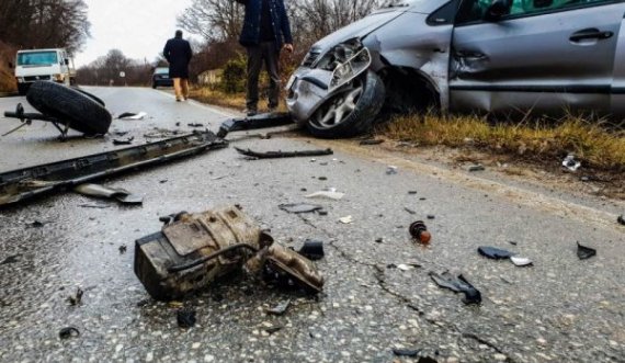 22-vjeçari vetaksidentohet me veturë të vjedhur duke i ikur policisë