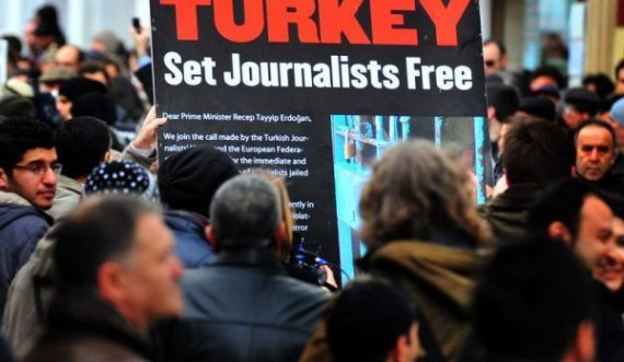  1252 vjet burgim për gazetarët nga viti 2016 në Turqi 