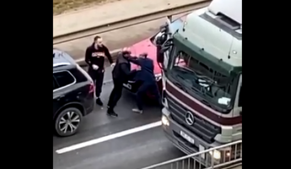 Zbulohet arsyeja pse u rrahën shoferët e tri automjeteve në Prishtinë
