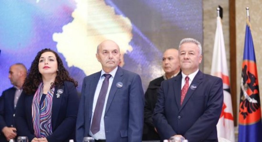 Sfarqa “godet” Vjosa Osmanin: Ajo  tregojë identitete të dyfishta me simbolet e LDK-së