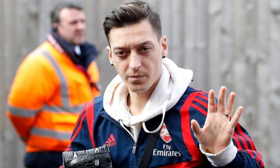 Takim sekret me Mesut Ozil, zbulohen  prapaskenat e bisedës