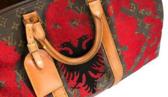 “Louis Vuitton” nxjerr në shitje çantën me flamurin shqiptar, kaq kushton