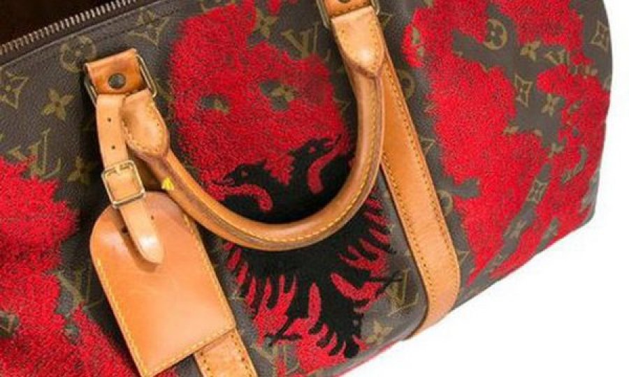 “Louis Vuitton” nxjerr në shitje çantën me flamurin shqiptar, kaq kushton