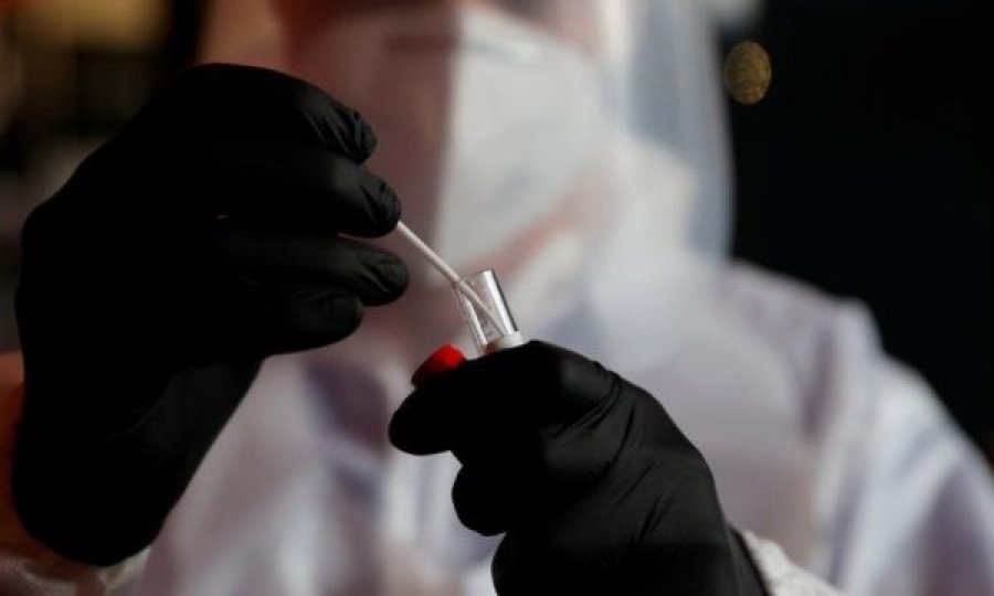 Franca shënon rastin e parë të variantit të ri të koronavirusit