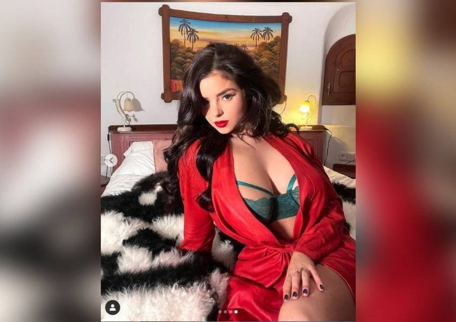 Me një foto provakative, Demi Rose i dërgon një mesazh ‘Santa Claus’