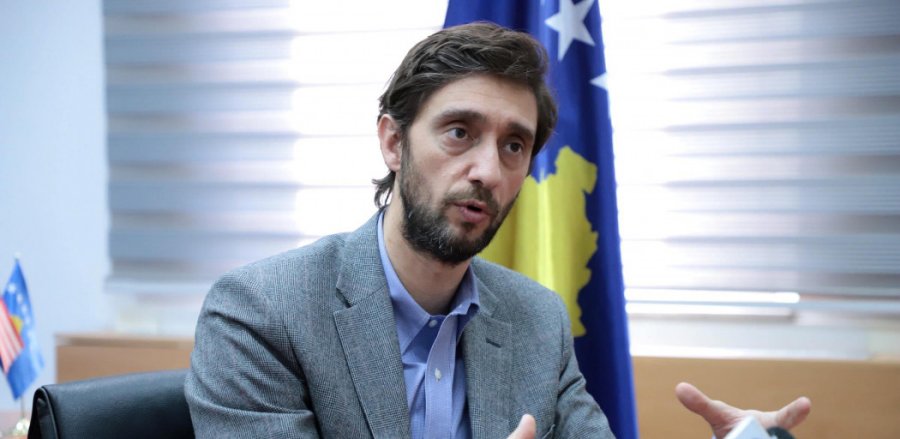  Uran Ismaili: Kurti e Hoti iu nënshtruan Vuçiqit, irrituese vaksinimi i serbëve në veri nga Serbia 