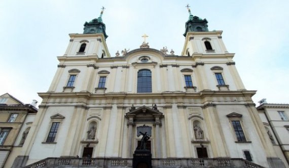 Pas disa skandaleve, sondazhi thotë se polakët kanë humbur besimin ndaj Kishës Katolike