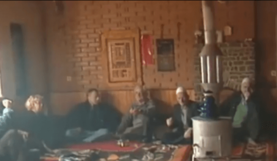Pamje të fundit të familjes Jashari, pak ditë para vrasjes nga forcat serbe(VIDEO)