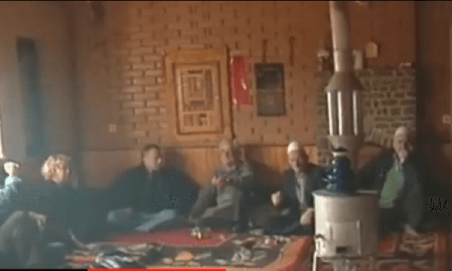 Pamje të fundit të familjes Jashari, pak ditë para vrasjes nga forcat serbe(VIDEO)