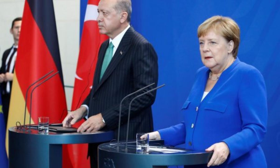 Angela Merkel liderja e preferuar e kosovarëve, Erdogan i dyti 