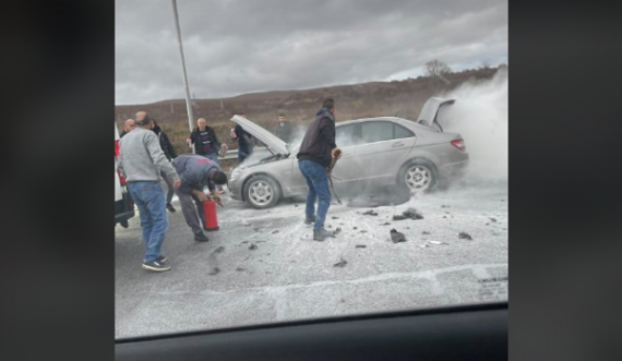  Përfshihet nga zjarri një veturë te “Kroi i Mbretit 