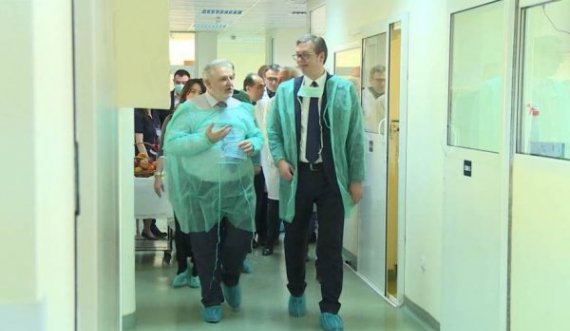 Infektologu i shquar serb del kundër Vuçiqit për vaksinimin në Kosovë: Skandal, ne po kontrabandojmë vaksina