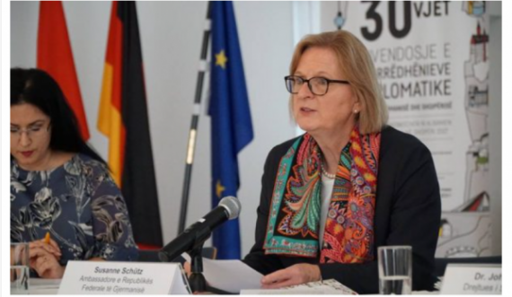  Zyrtarja e MPJ-së gjermane: Shpresoj që në vitin 2021 t’i hiqen vizat Kosovës 