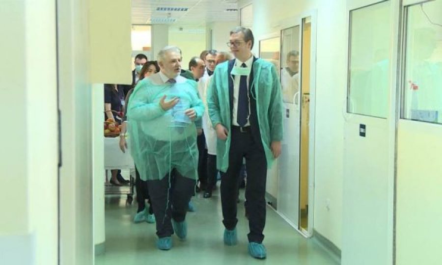 Infektologu i shquar serb del kundër Vuçiqit për vaksinimin në Kosovë: Skandal, ne po kontrabandojmë vaksina