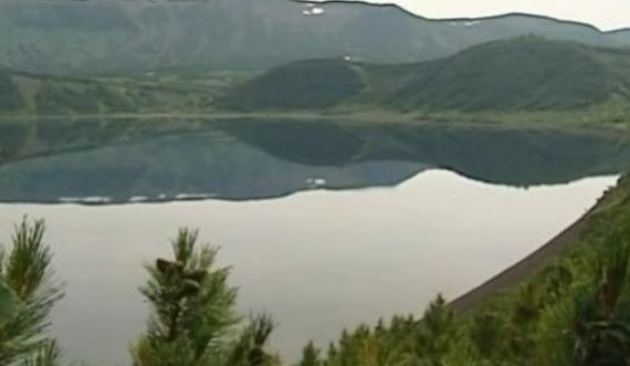Ky është liqeni misterioz që askush s’guxon ta vizitojë