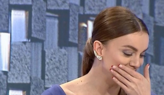 Modelen shqiptare e zë kolla në emision, Rudina Magjistari: E ke bërë tamponin? 
