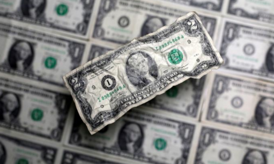 Dollari bie në nivelin më të ulët në dy vitet e fundit, ja arsyeja e çuditshme