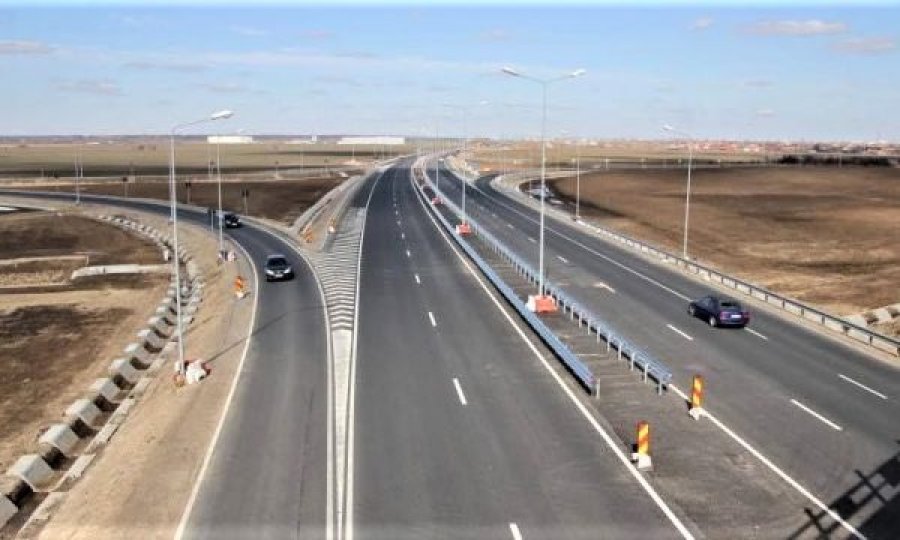 Kurti: Synojmë që të përfundojnë punimet në këto autostrada