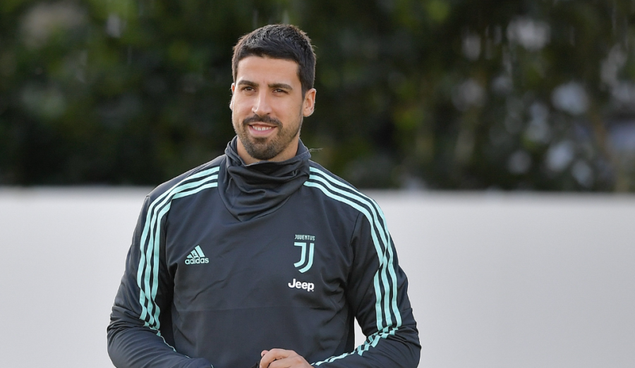 Khedira po fluturon në Angli që të kompletojë kalimin te Evertoni