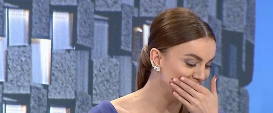 Modelen shqiptare e zë kolla në emision, Rudina Magjistari: E ke bërë tamponin? 