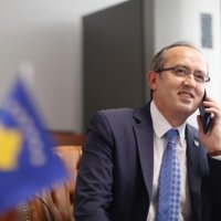 Hoti: Kurtit e Osmanit duhet t’ua tregojmë vendin para se ta bëjnë Kosovën si Kore të Veriut