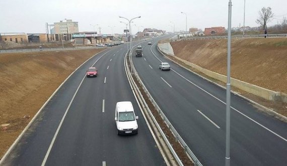 Ministria shkëput kontratën me kompaninë që po ndërtonte rrugën Prishtinë-Mitrovicë