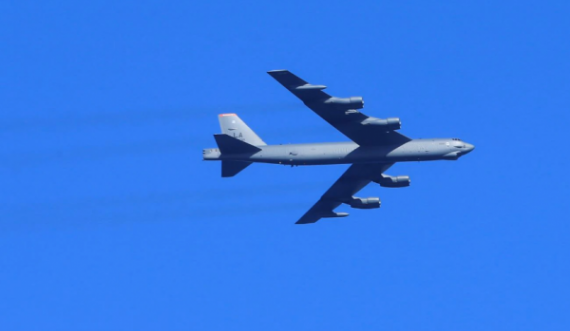 Frikë nga sulmet e Iranit, bombarduesit amerikanë fluturojnë mbi Gjirin Persik