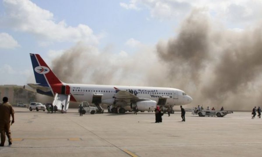 Shkon në 22 numri i të vdekurve nga sulmi në aeroportin e Jemenit