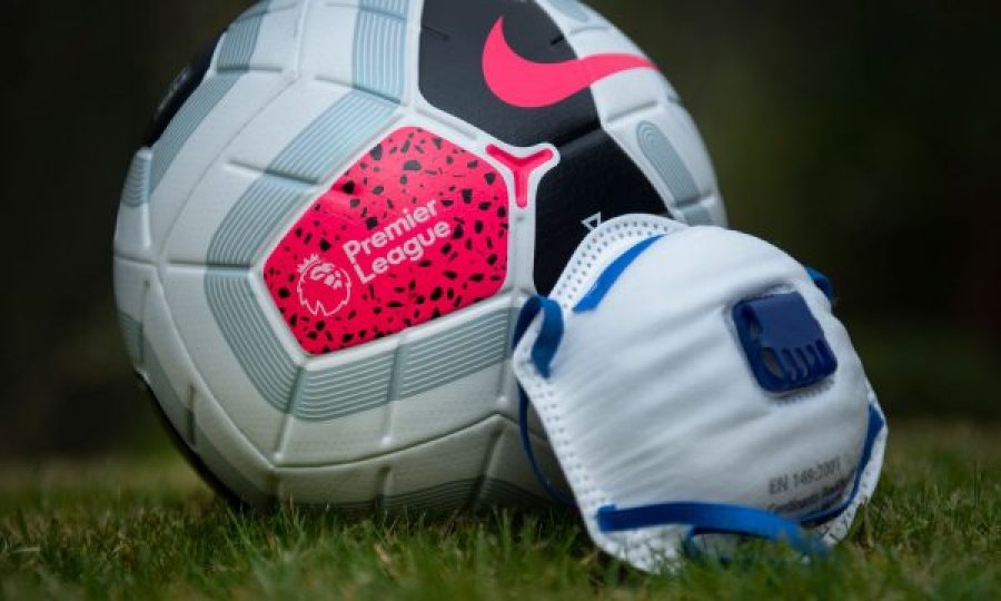 Premierliga qetëson tifozët, nuk do të ndalet futbolli