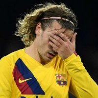 “Dua të qaj, sinqerisht” – Familja e Griezmann e sulmon ashpër trajnerin e Barcelonës