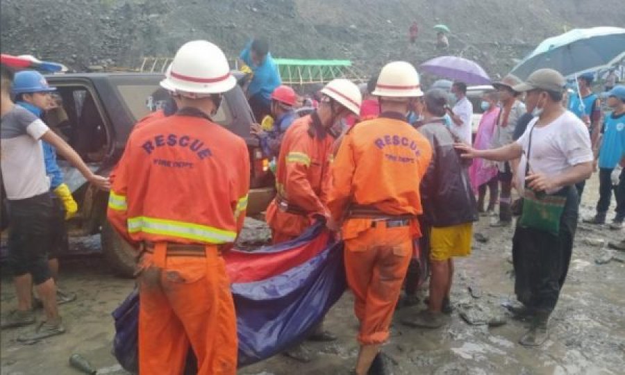 Rrëshqitja e dheut përmbyt minierën, mbi 100 persona të vdekur